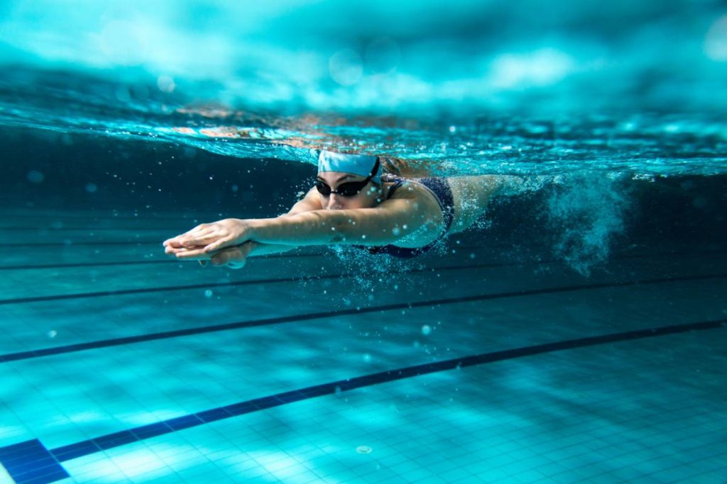 Le bonnet de bain personnalisé pour représenter l’identité de votre club de natation