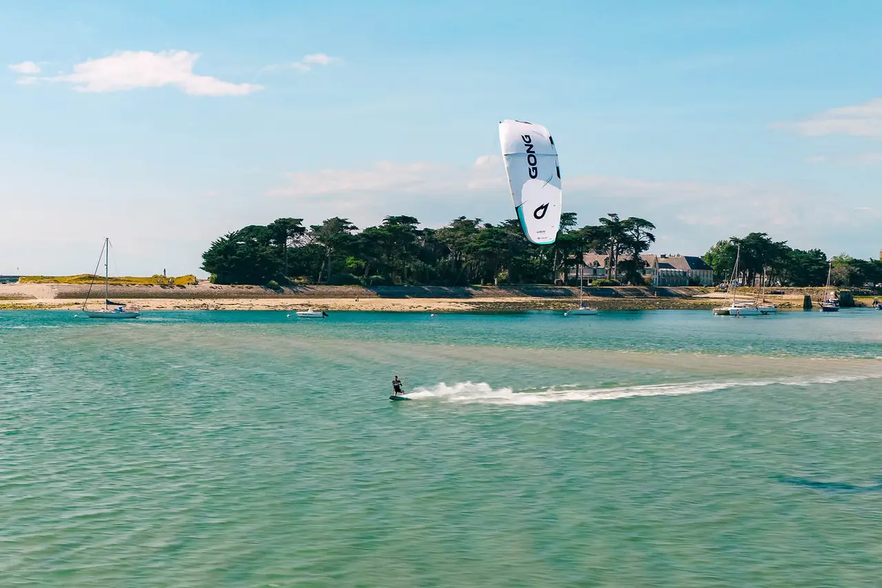 Kite et paddle sur l'eau